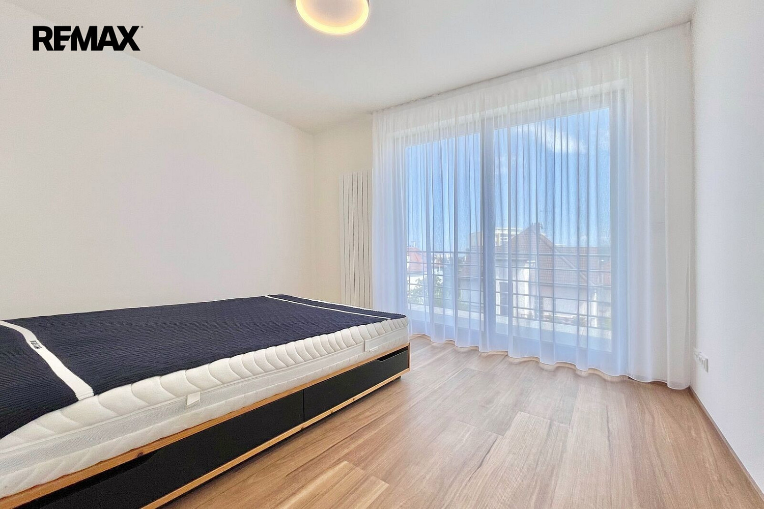 Pronájem bytu 4+kk 77 m² – fotografie 4