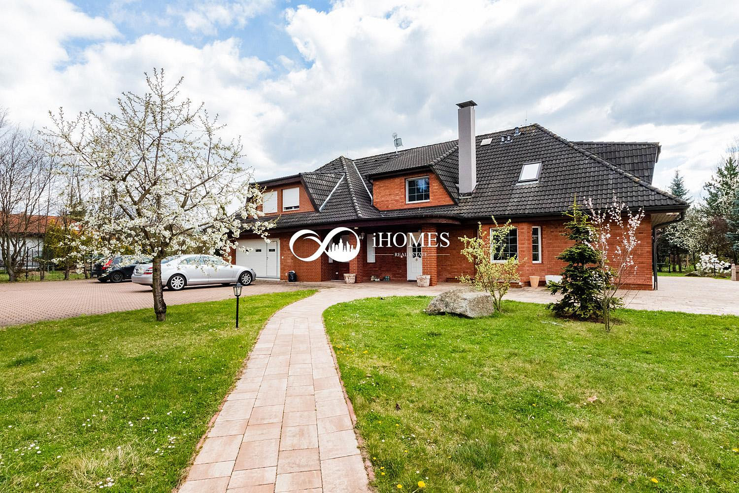 Prodej domu 484 m² s pozemkem 5 684 m²