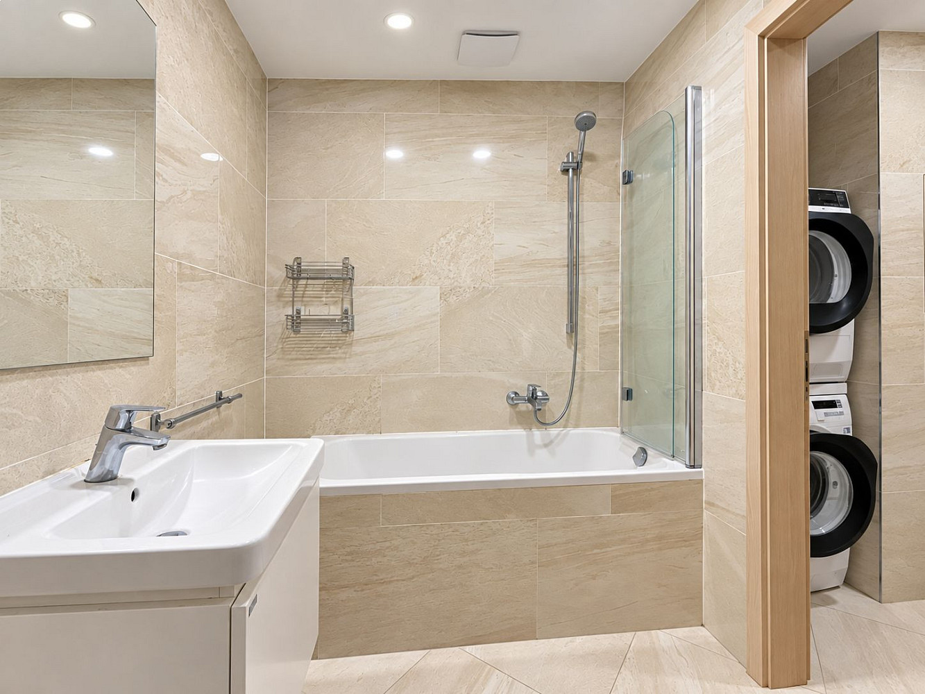 Pronájem bytu 1+kk 35 m² – fotografie 3