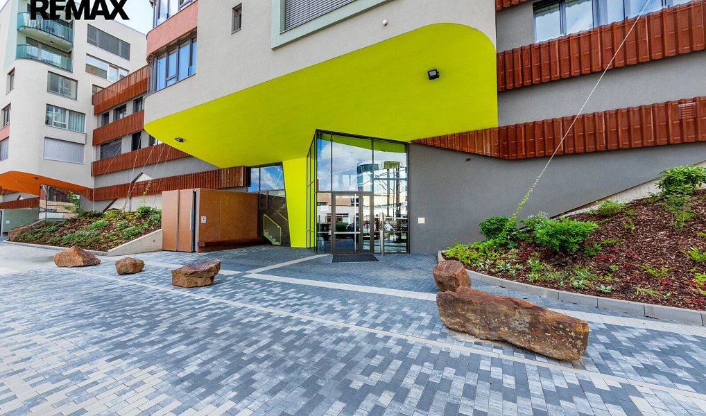 Pronájem bytu 1+kk 37 m², Praha – náhled fotky 17