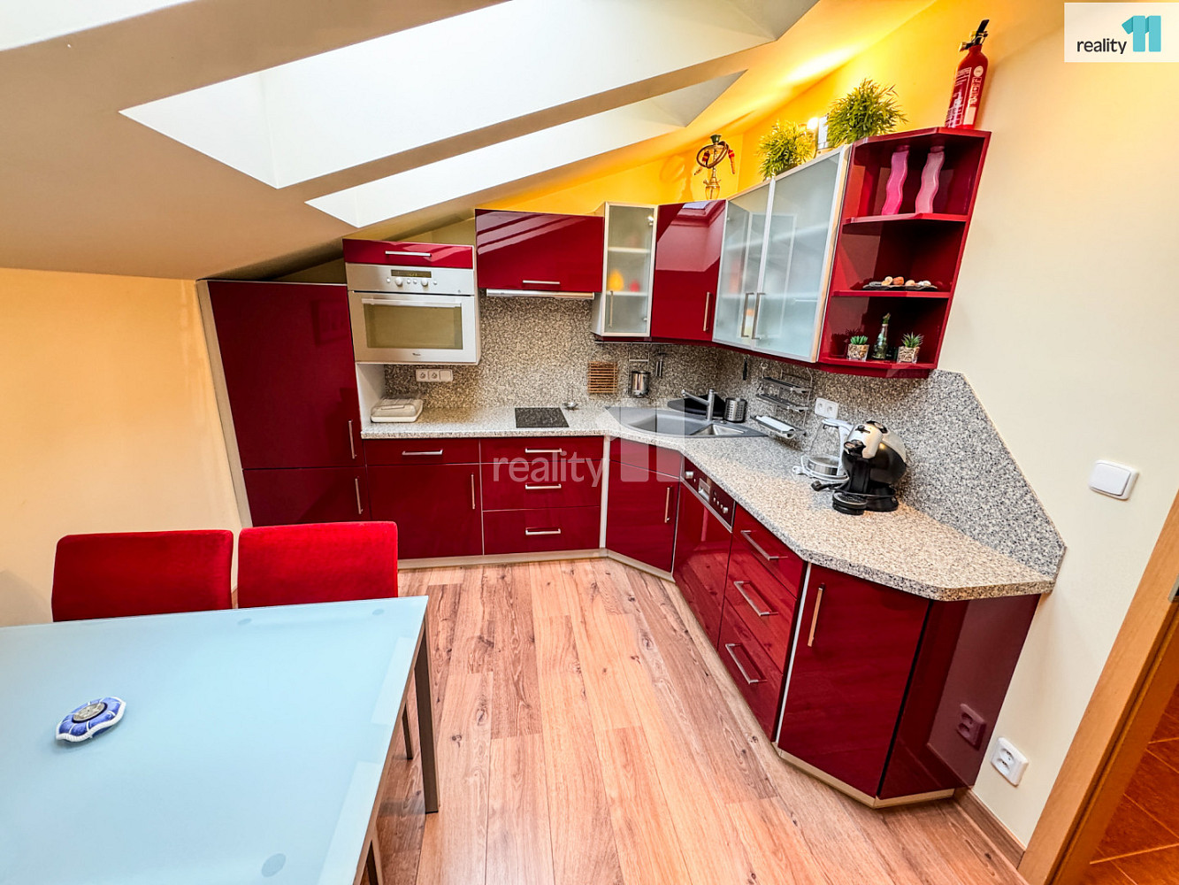 Prodej bytu 2+1 61 m² — photo 2