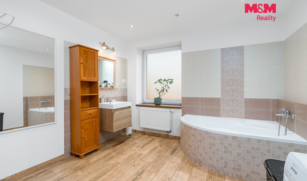 Prodej domu 149 m² s pozemkem 877 m², Hrob – náhled fotky 20