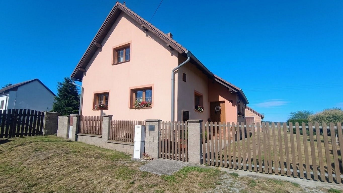 Prodej domu 120 m² s pozemkem 1 210 m² — photo 2