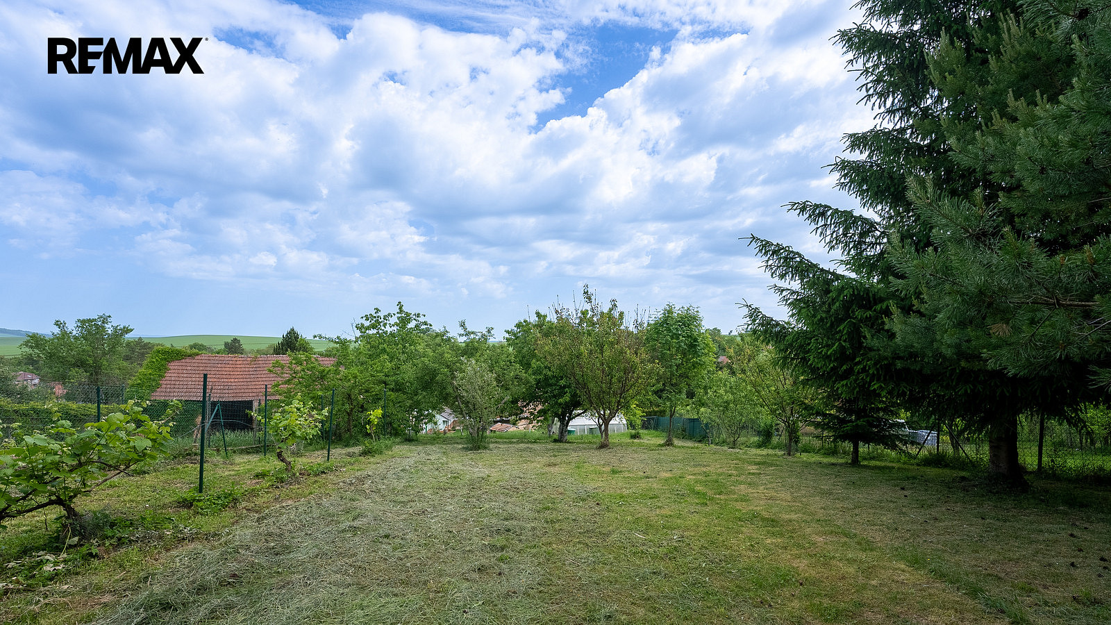 Prodej stavebního pozemku 908 m² – pohled 3