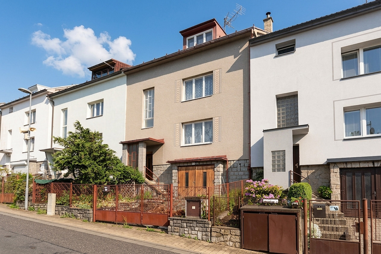 Prodej domu 278 m² s pozemkem 346 m² – fotografie 2