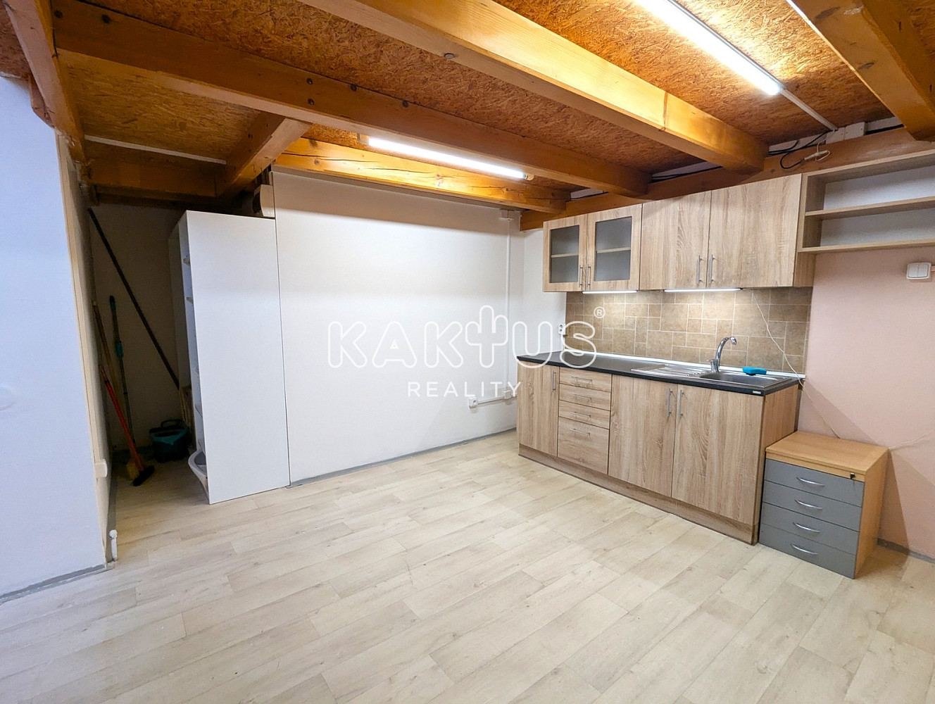 Pronájem obchodních prostor 54 m² — photo 4