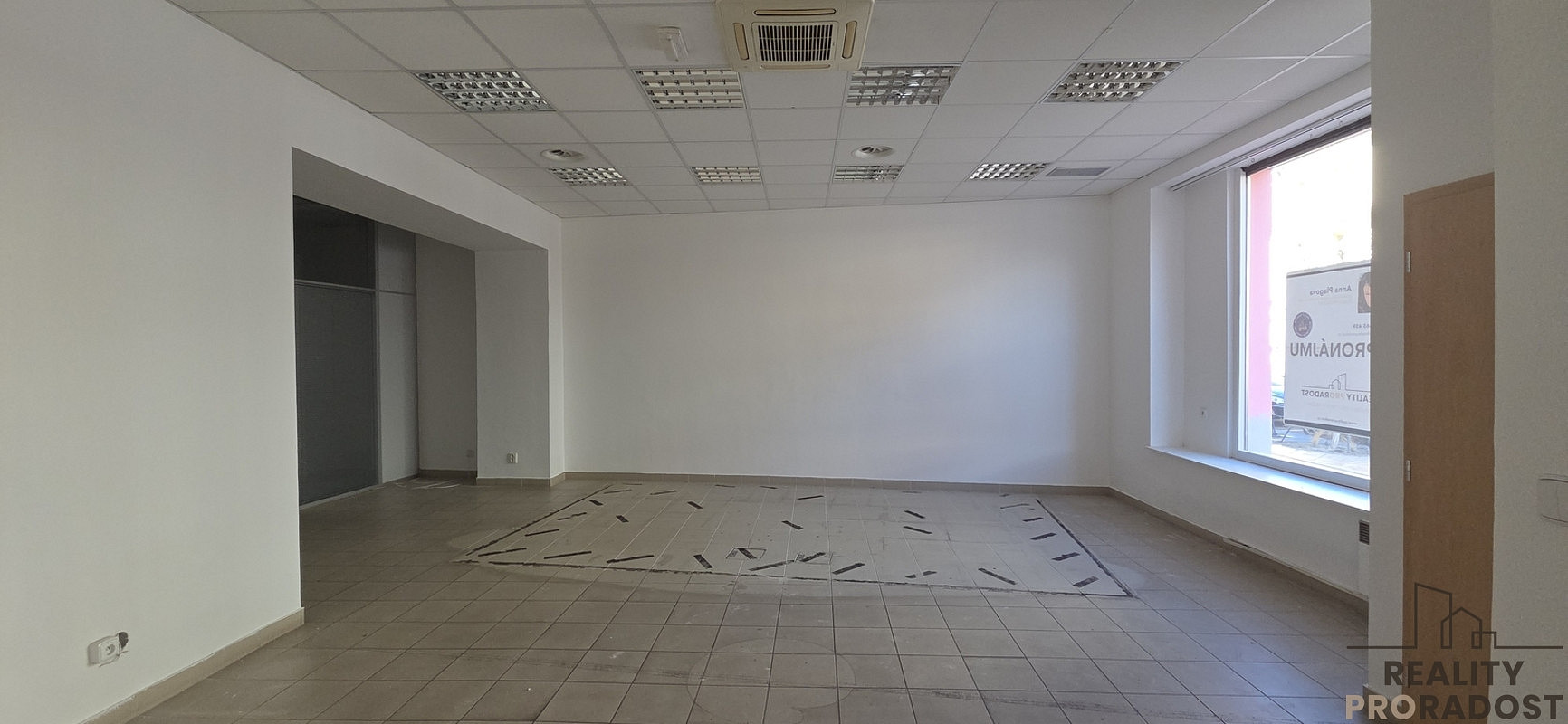 Pronájem obchodních prostor 110 m²