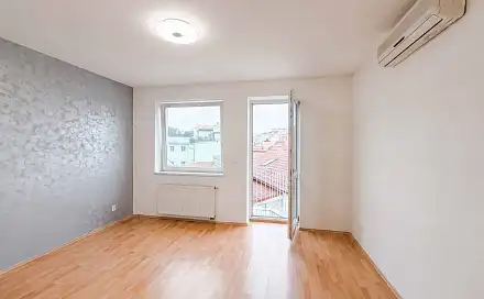 Pronájem nájemního domu, činžáku 626 m², Jandova, Praha 9 - Vysočany