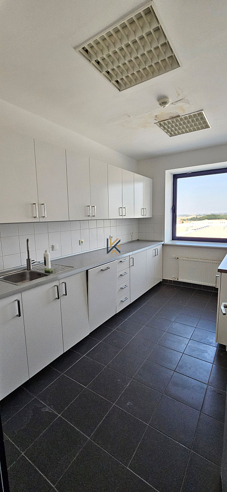 Pronájem kanceláře 555 m² – pohled 4