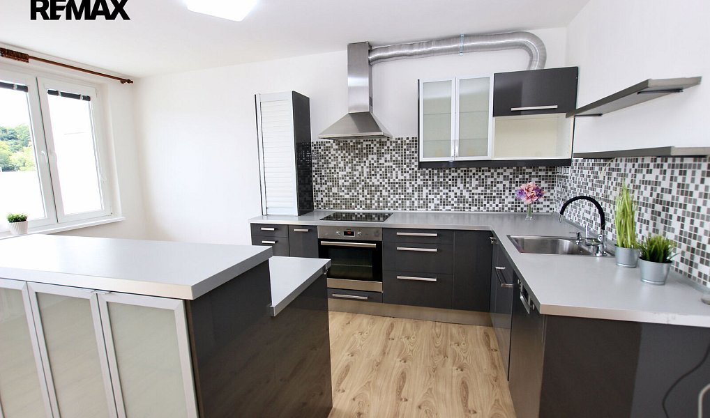 Pronájem bytu 3+kk 64 m², Loděnice – náhled fotky 3