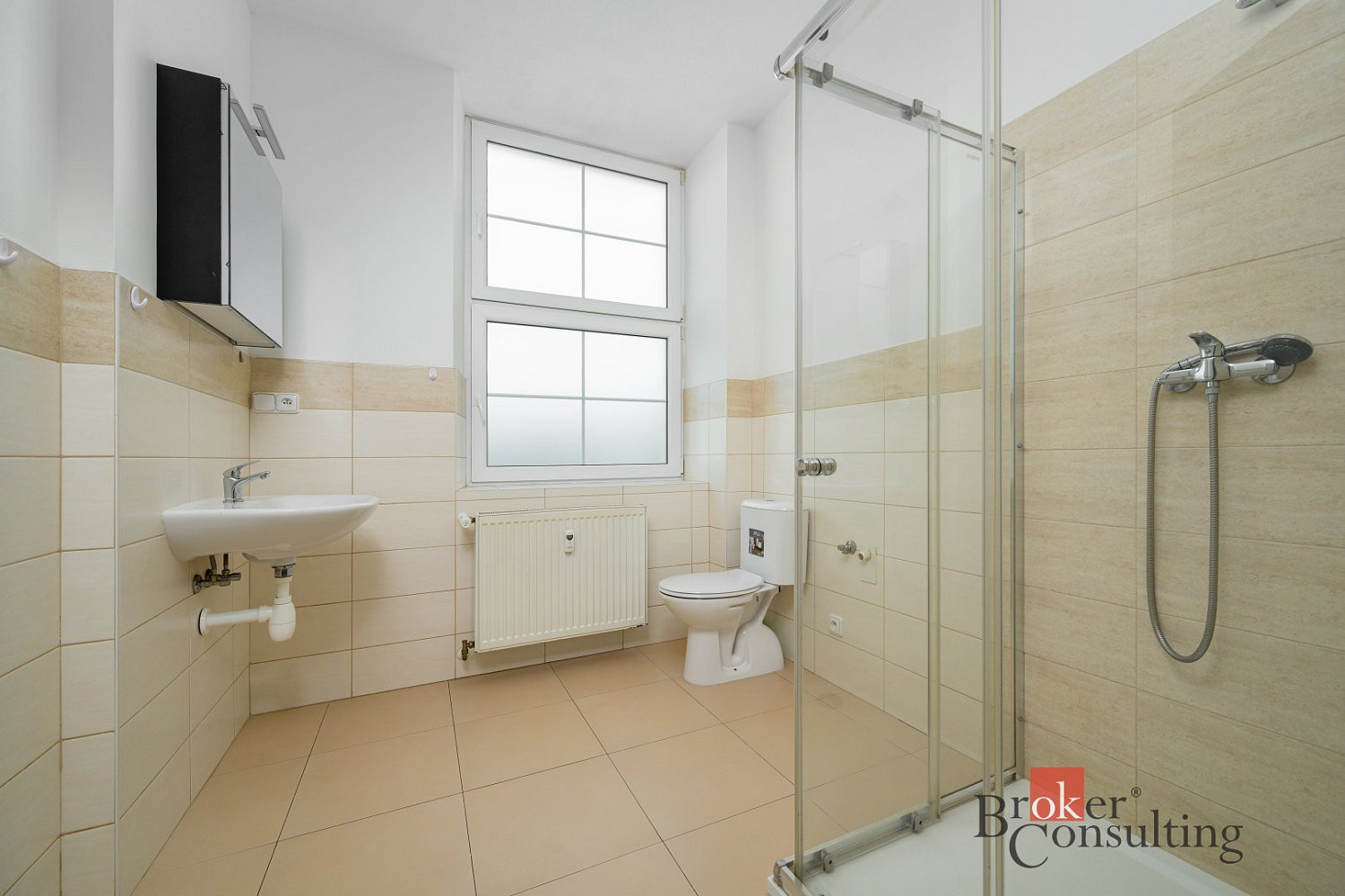Pronájem bytu 1+kk 33 m² – fotografie 3