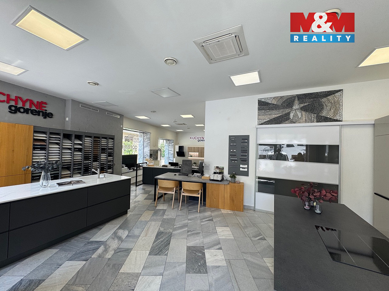 Pronájem obchodních prostor 108 m² — photo 2