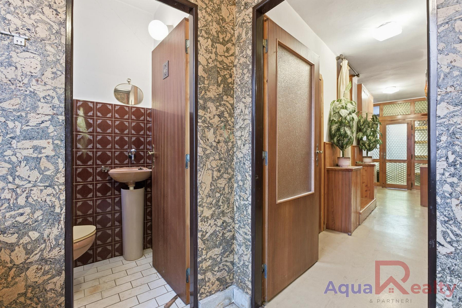 Prodej domu 290 m² s pozemkem 1 076 m² – fotografie 2