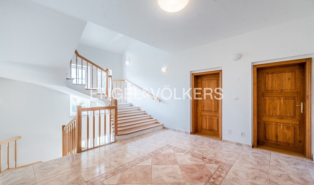 Pronájem domu 610 m² s pozemkem 747 m², Průhonice – náhled fotky 7
