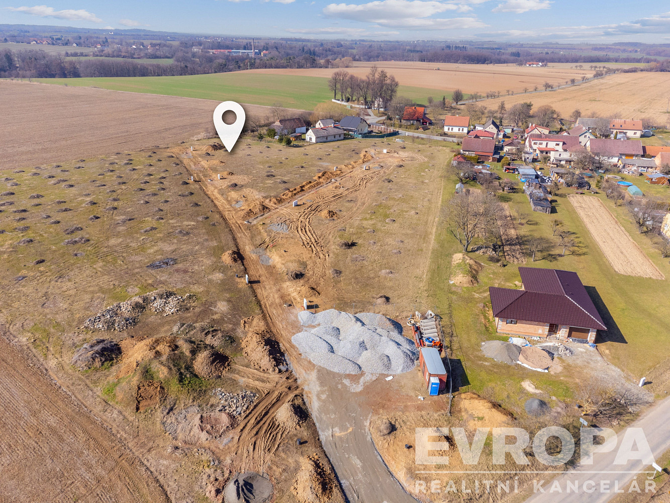Prodej stavebního pozemku 817 m² – pohled 3