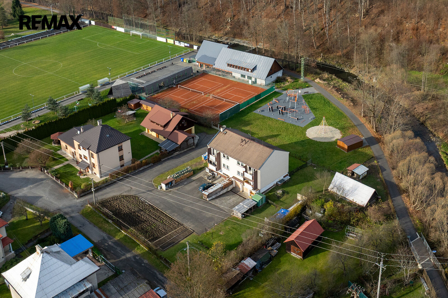 Prodej domu 366 m² s pozemkem 2 052 m²
