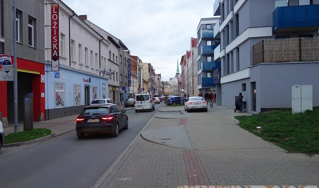 Nabízíme k pronájmu jedno garážové parkovací stání v Plzni v ulici Kollárova, Plzeň – náhled fotky 3