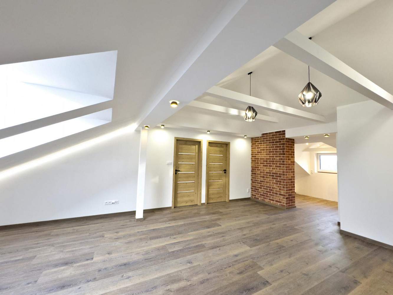 Pronájem bytu 3+kk 103 m² – fotografie 2