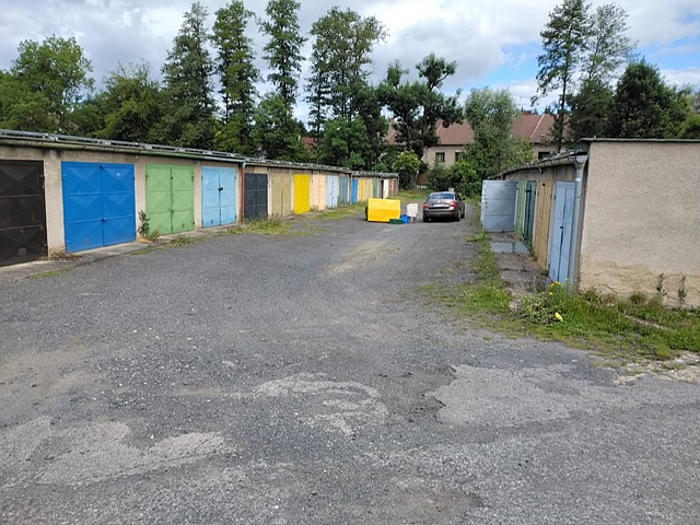 Prodej zděné řadové garáže 20 m2 v širším centru města slaný — photo 4