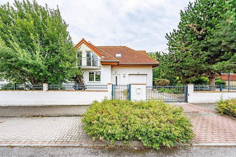 Pronájem domu 195 m² s pozemkem 612 m²