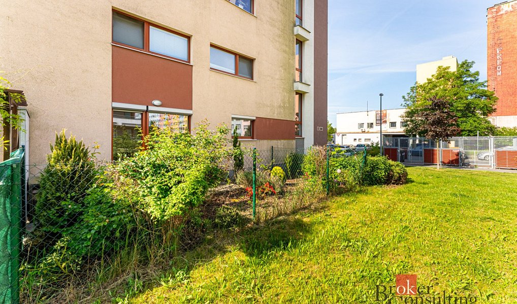 Prodej bytu 1+kk 35 m², Praha – náhled fotky 12