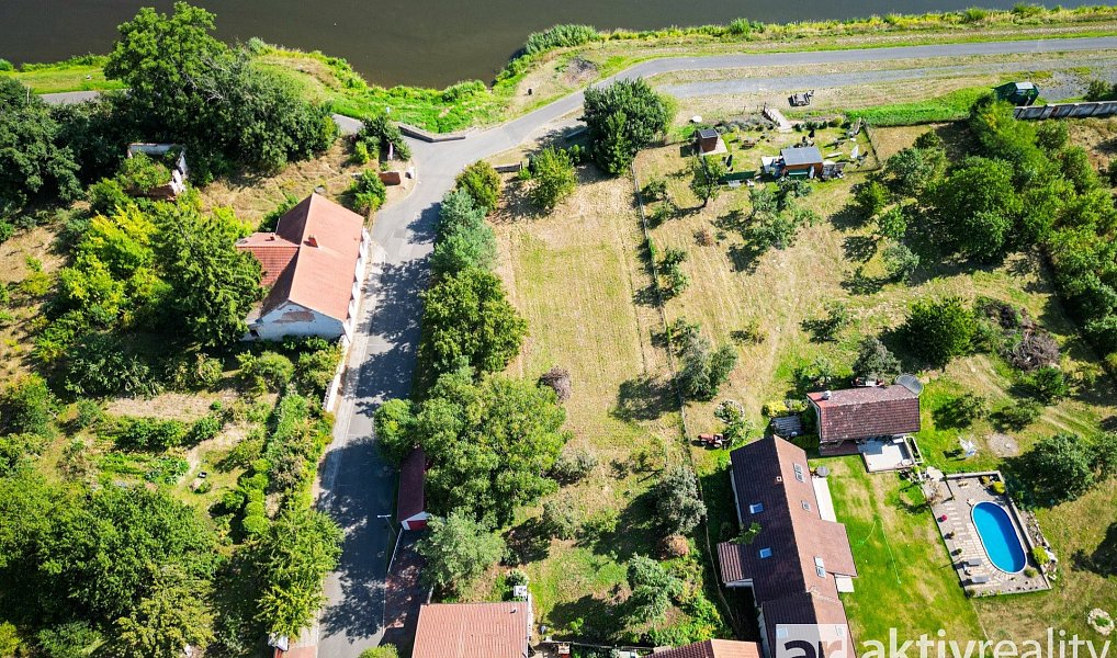 Prodej stavebního pozemku 1 690 m², Horní Počaply – náhled fotky 8