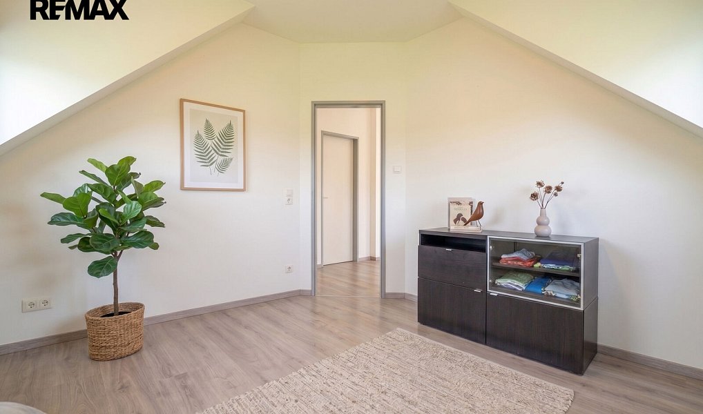 Prodej domu 193 m² s pozemkem 748 m², Okřesaneč – náhled fotky 9