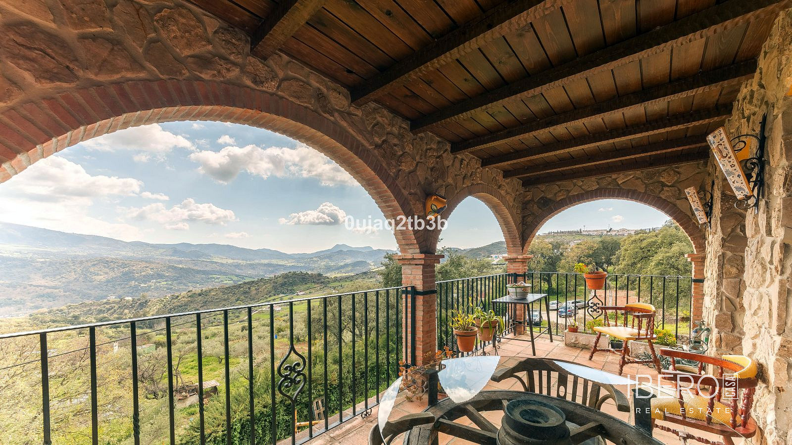 Prodej domu 246 m² s pozemkem 12 100 m²