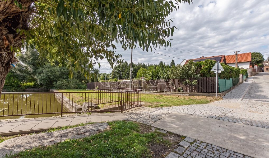 Prodej stavebního pozemku 1 555 m², Krhanice – náhled fotky 11