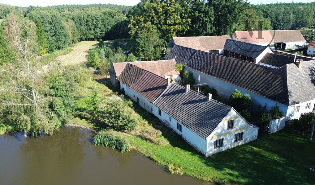 Prodej chaty/chalupy 460 m² s pozemkem 2 427 m², Lišov – náhled fotky 2