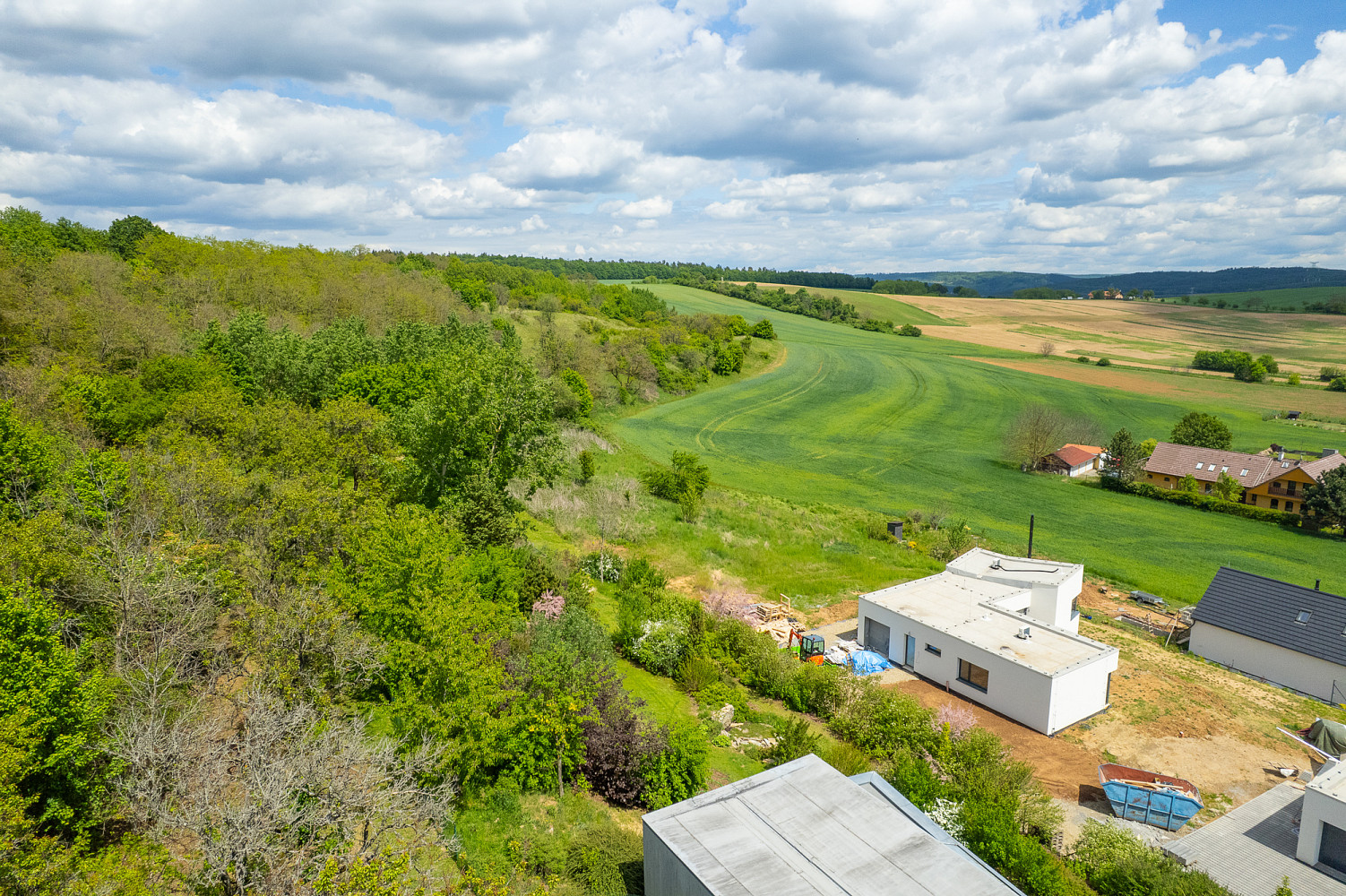 Prodej stavebního pozemku 900 m² – pohled 6