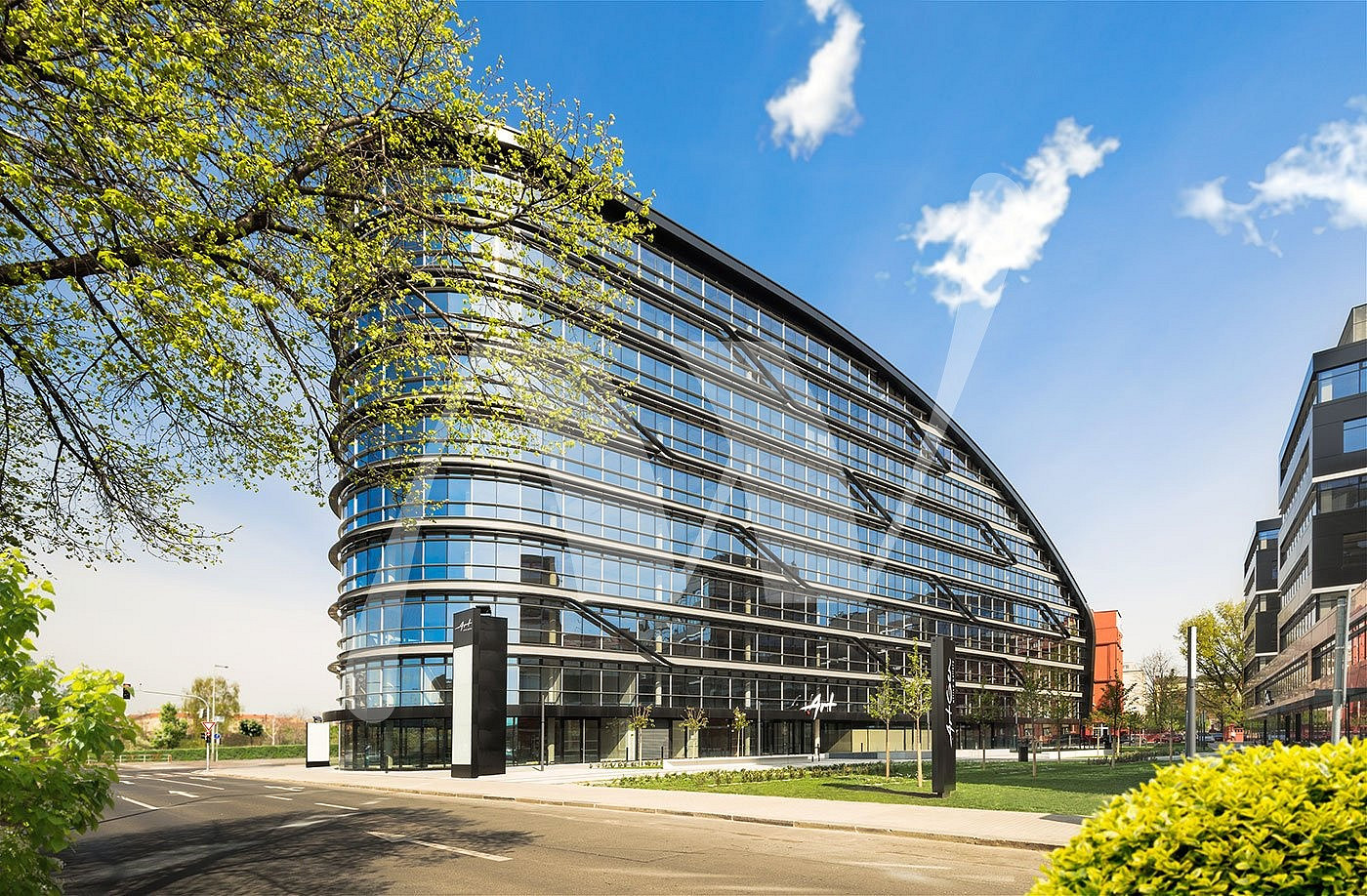 Pronájem kanceláře 1 326 m² — photo 2