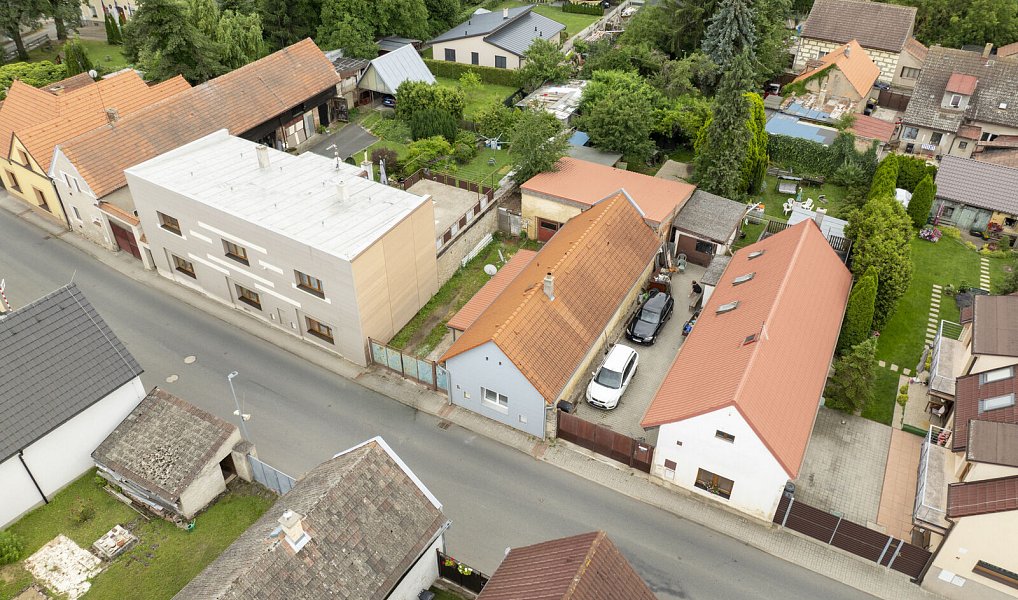 Prodej domu 100 m² s pozemkem 318 m², Dobříč – náhled fotky 2