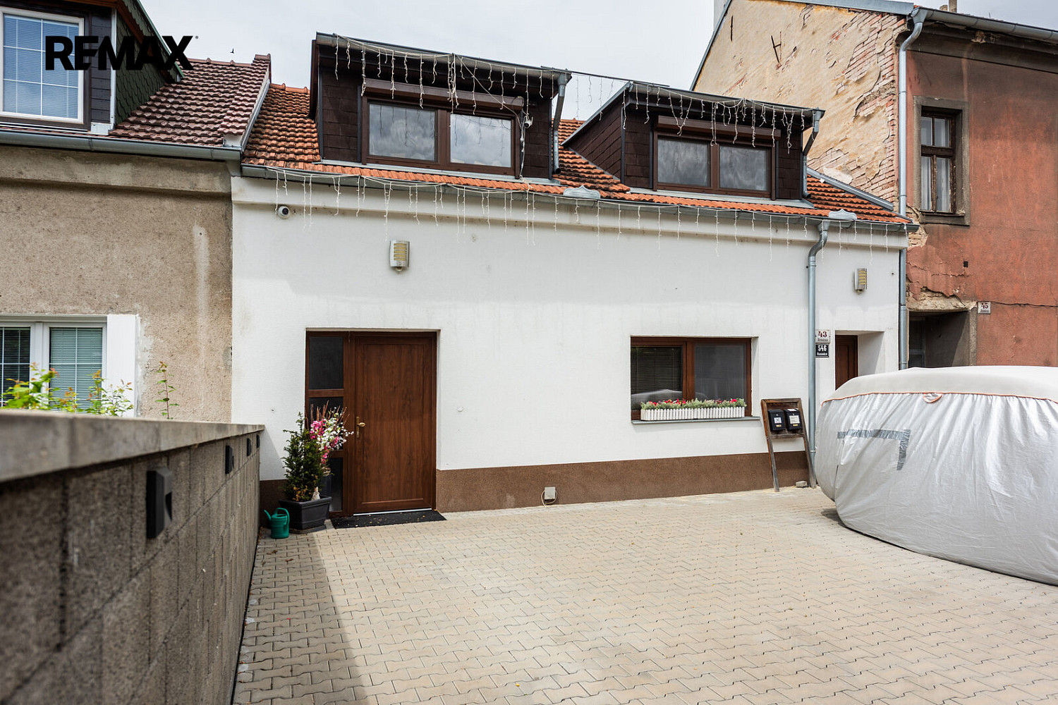 Prodej domu 208 m² s pozemkem 592 m² – fotografie 2