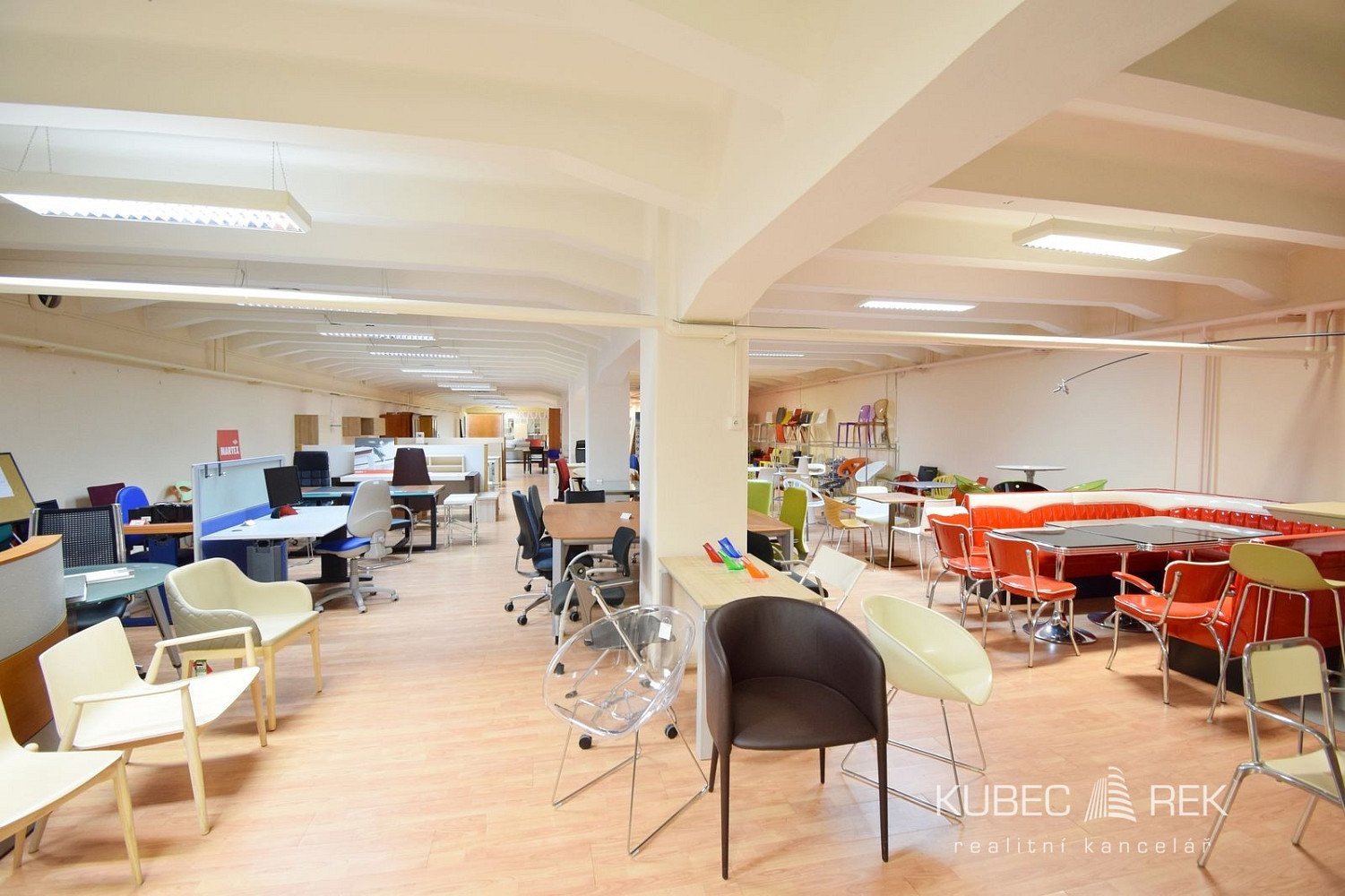 Pronájem obchodních prostor 490 m² – fotografie 2