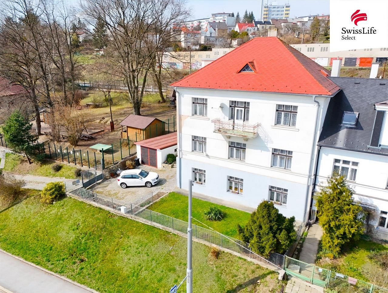 Prodej domu 228 m² s pozemkem 736 m² - Widok 2