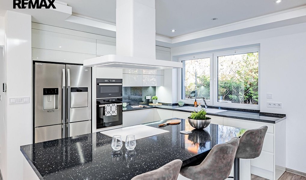Prodej domu 221 m² s pozemkem 1 036 m², Královice – náhled fotky 3