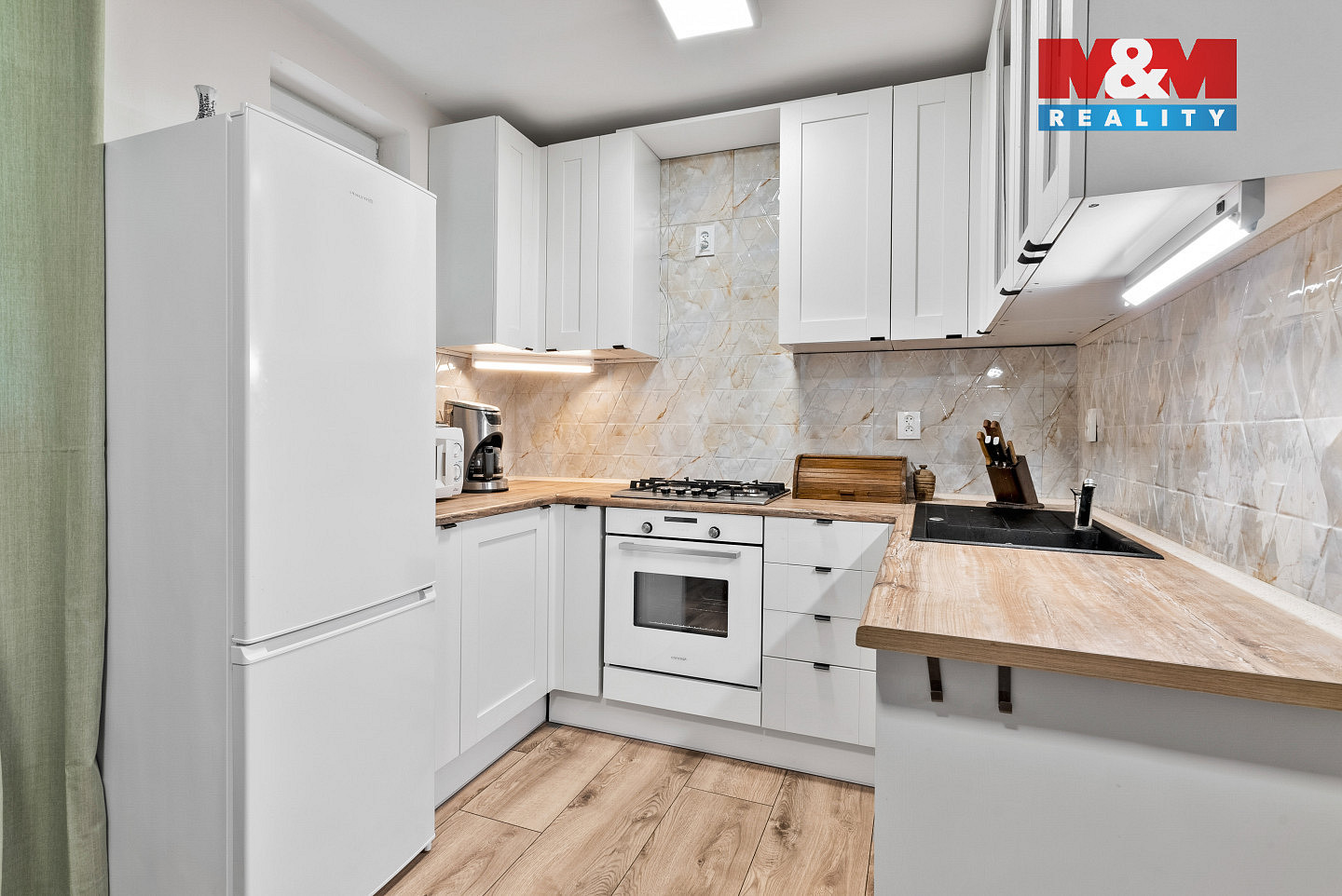 Prodej nájemního domu, činžáku 905 m² — photo 2