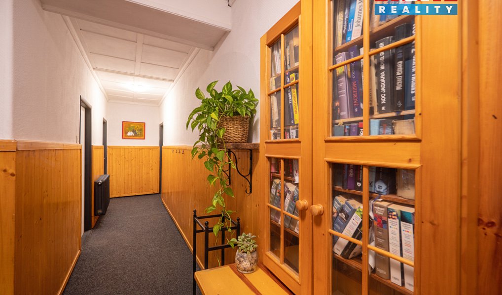Prodej ubytovacího objektu 640 m², Želízy – náhled fotky 9