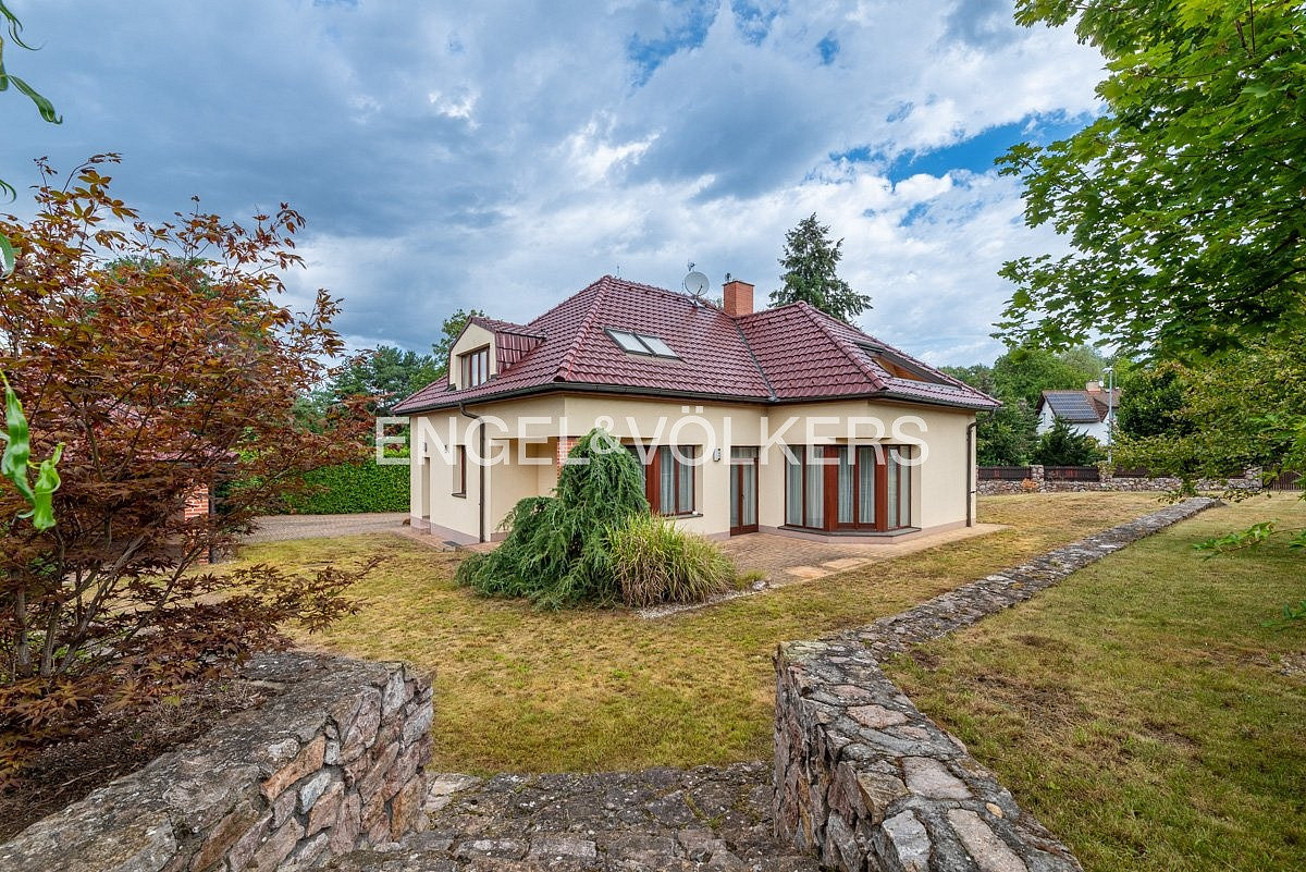 Pronájem domu 288 m² s pozemkem 1 164 m²