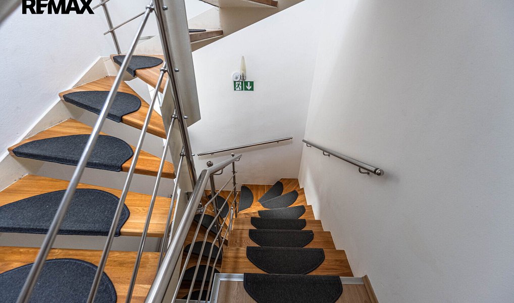 Prodej domu 330 m² s pozemkem 183 m², Praha – náhled fotky 11