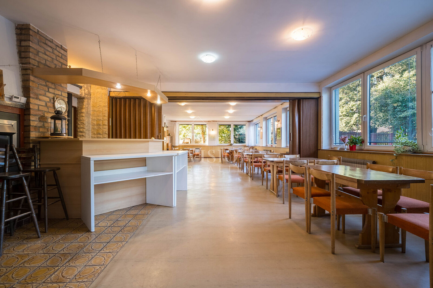 Prodej domu 1 050 m² s pozemkem 2 392 m² – fotografie 2