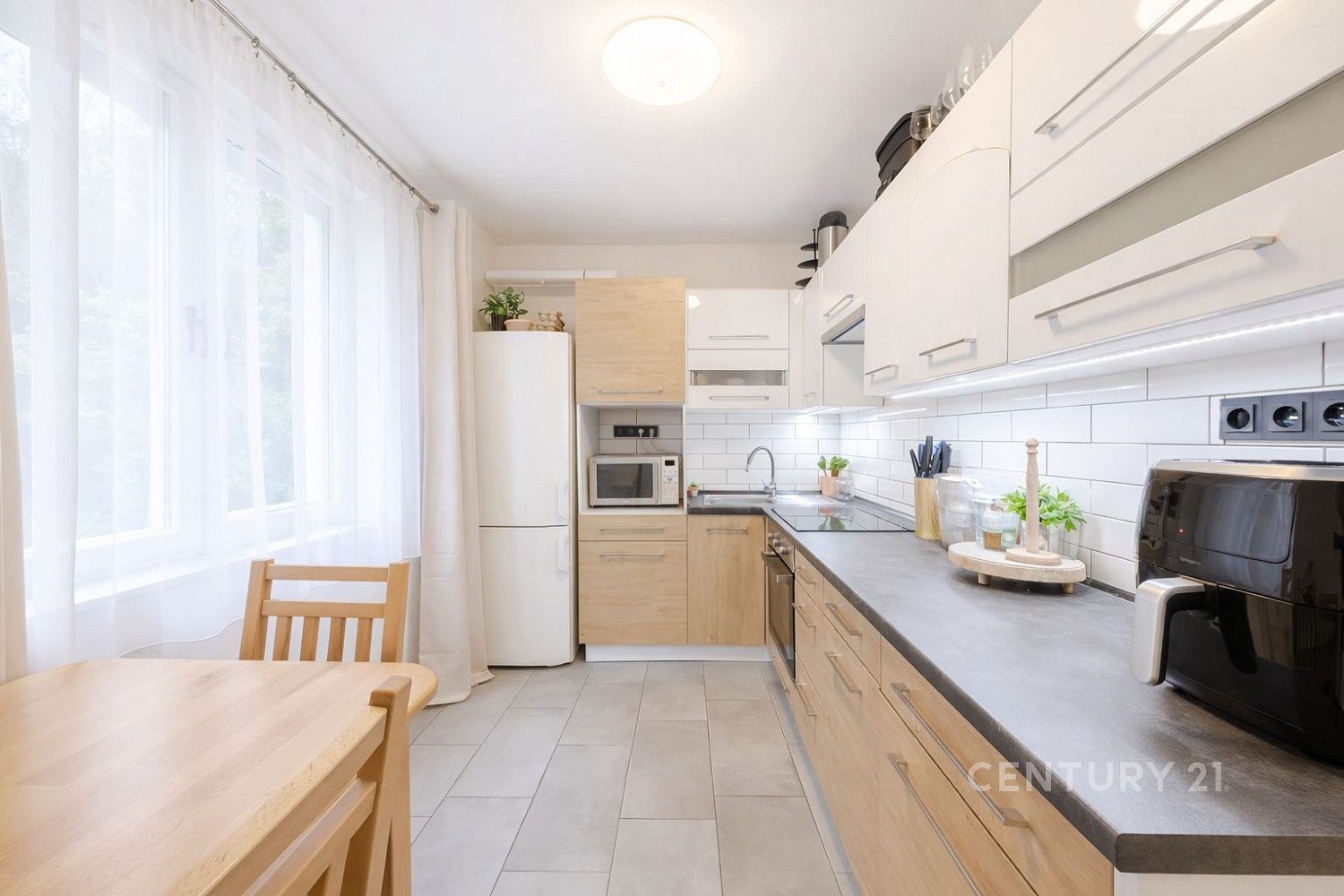 Prodej nájemního domu, činžáku 203 m² — photo 2