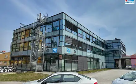 Pronájem kanceláře 2 000 m², Macháčkova, Plzeň - Skvrňany