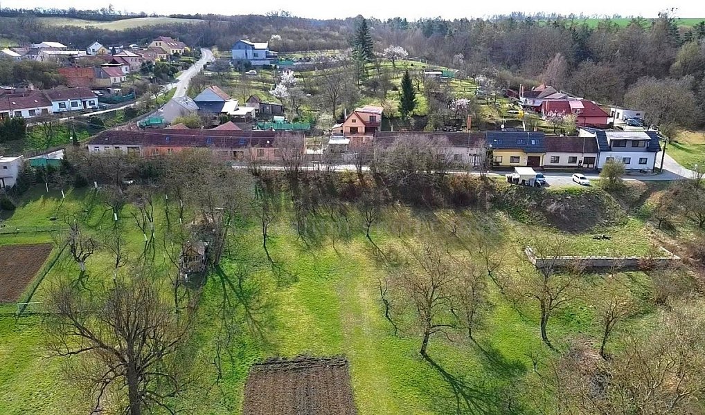 Prodej stavebního pozemku 1 646 m², Rašovice – náhled fotky 2