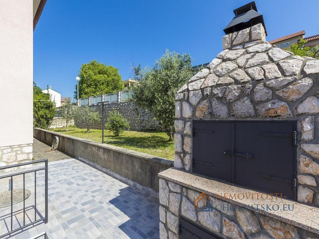 Prodej domu 250 m² s pozemkem 460 m² - Ansicht 5