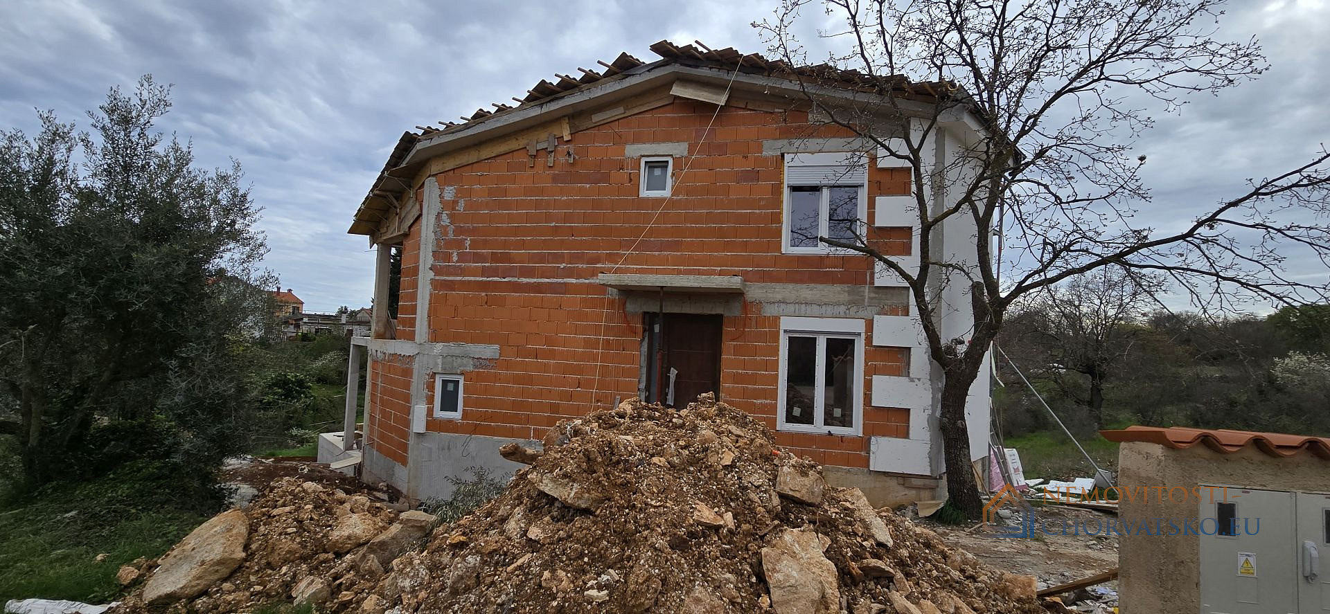 Prodej domu 120 m² s pozemkem 4 187 m² – pohled 2