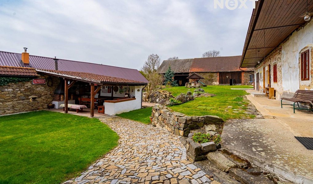 Prodej domu 560 m² s pozemkem 3 596 m², Chrášťany – náhled fotky 21