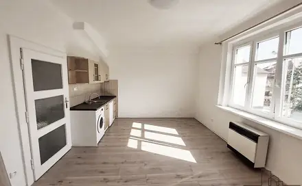 Pronájem bytu 1+kk 26 m², Na mokřině, Praha 3 - Žižkov