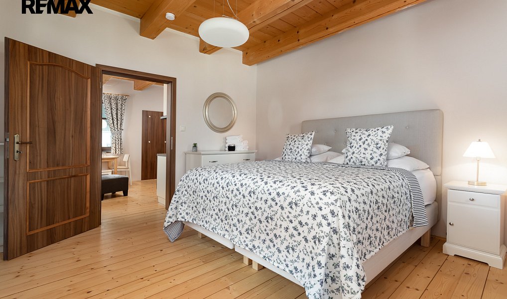 Prodej domu 470 m² s pozemkem 3 949 m², Závada – náhled fotky 14